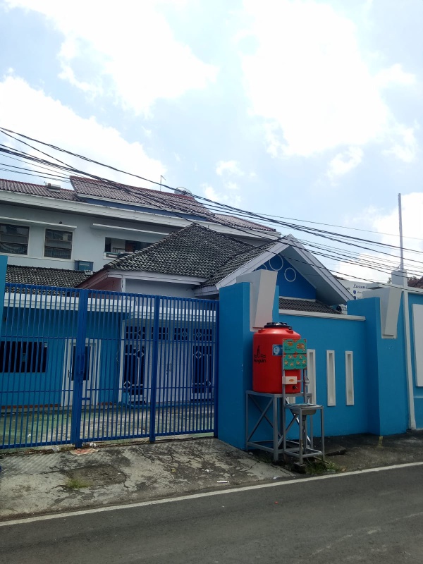 Dijual rumah di kompleks IDI